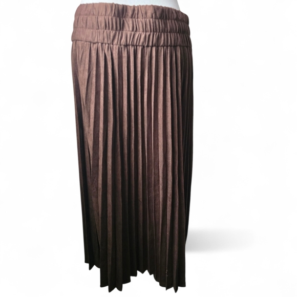 Medium Soft Surroundings Laffaire Faux Suede pleated stretch Skirt Dark Brown - Picture 3 of 5